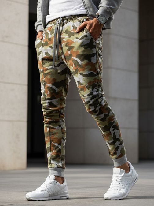 Zelené maskáčové tepláky v modernom prevedení