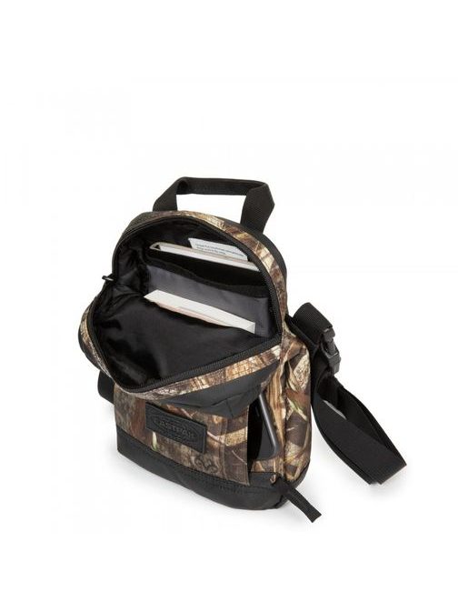 Hnedá taška cez plece Eastpak Realtree