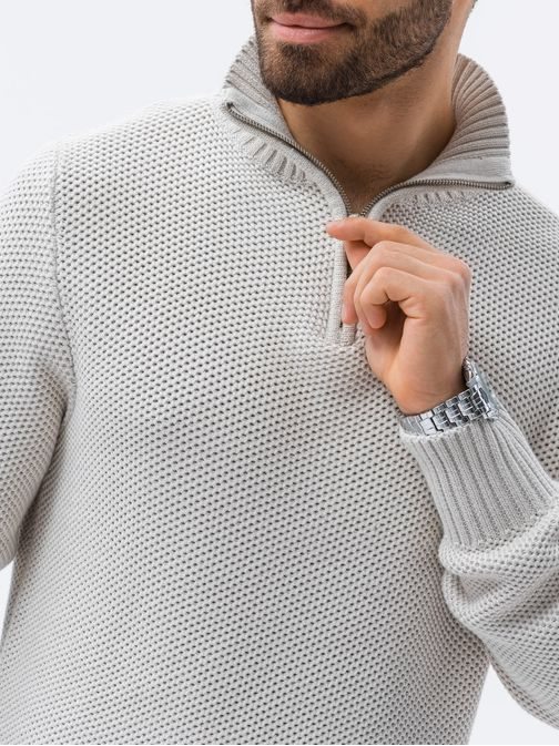Atraktívny sveter v bielej farbe E194