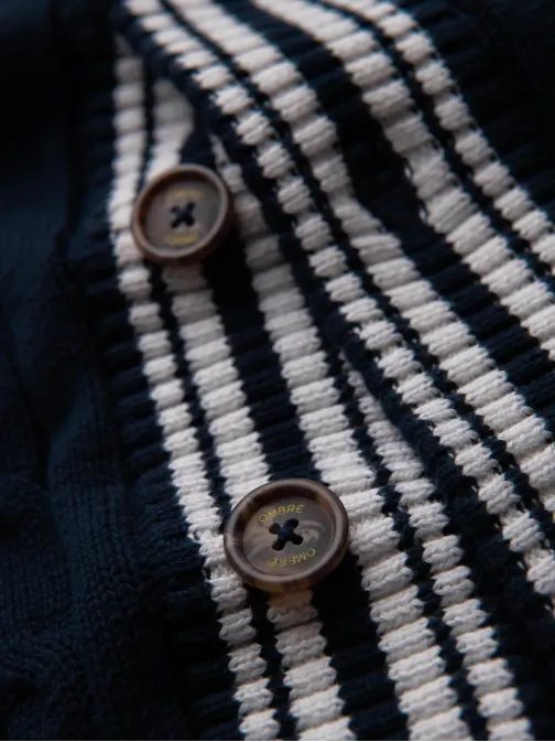 Pletený sveter pre mužov tmavo-modrý V4 OM-SWCD-0152