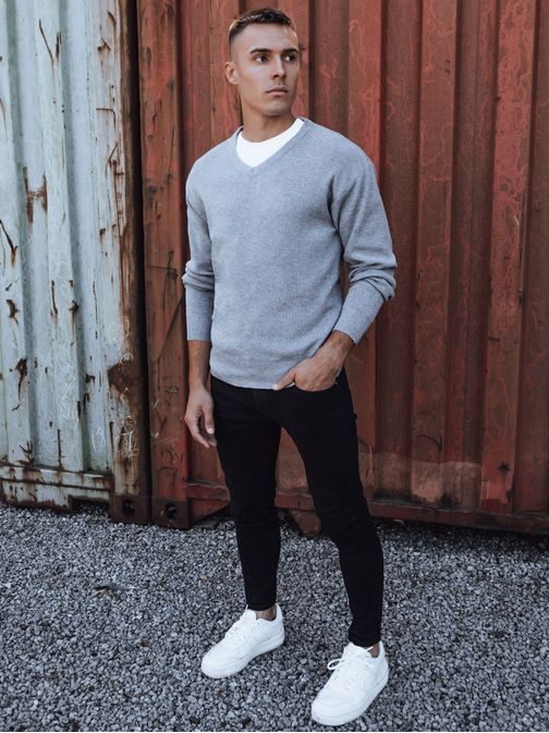 Základný šedý sveter s v-výstrihom