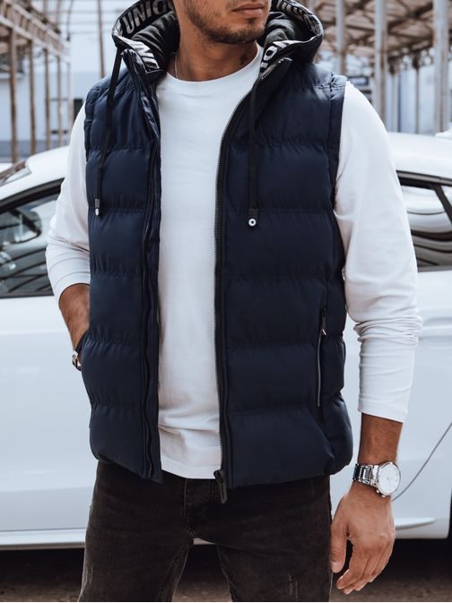 Granátová vesta s nápisom na kapucni