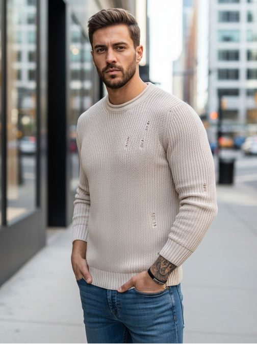 Béžový pletený sveter s módnymi dierami