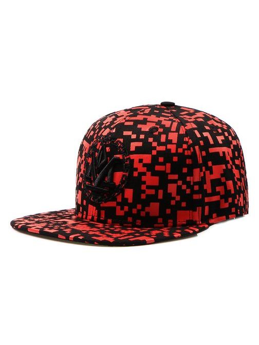 Snapback šiltovka s červeno-čiernym vzorom