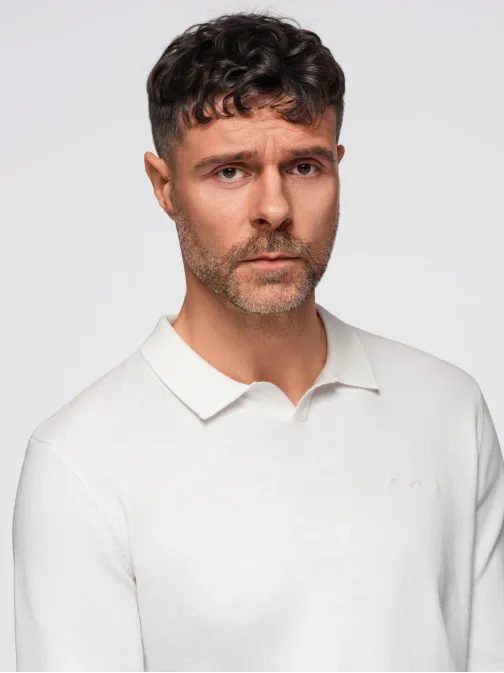 Pánska polokošeľa s dlhým rukávom a ozdobnou nášivkou biela v2 om-pols-0140