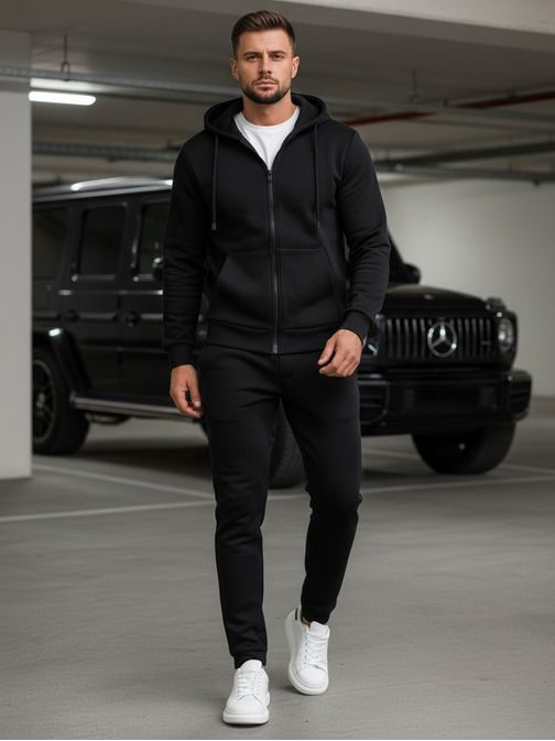 Jednoduchá čierna tepláková súprava