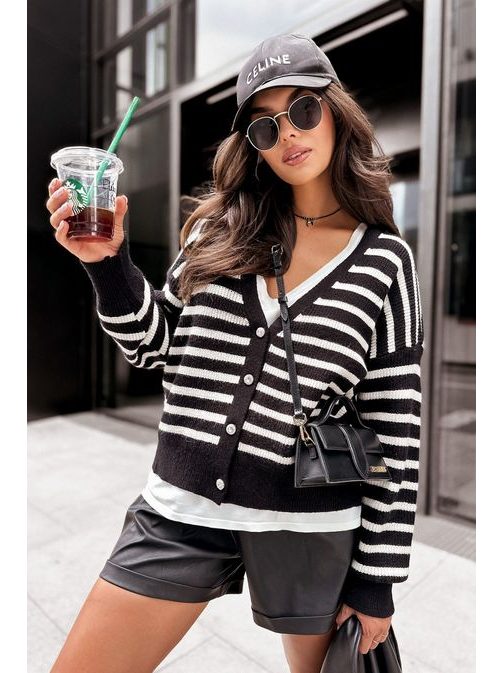 Pruhovaný dámsky sveter ladený do čierna Breezy