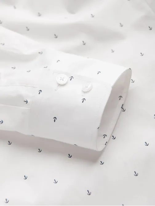 Zaujímavá biela košeľa s trendy vzorom V3 SHCS-0156
