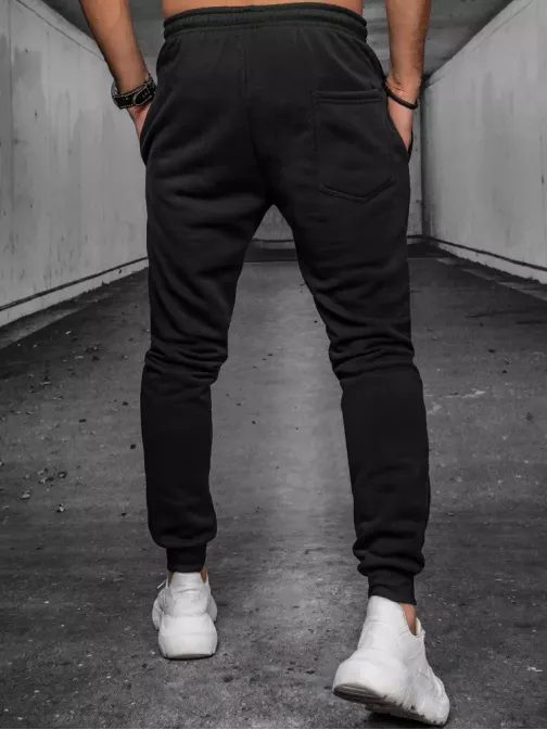 Štýlové tepláky v čiernej farbe