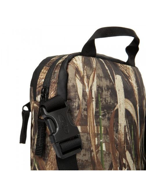 Hnedá taška cez plece Eastpak Realtree