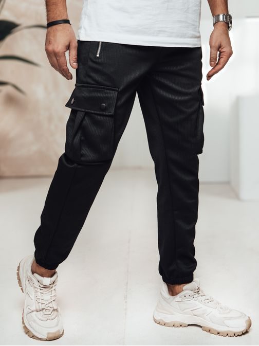 Moderné čierne kapsáčové joggery