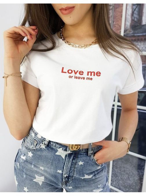 Trendové biele dámske tričko Love Me s červeným nápisom