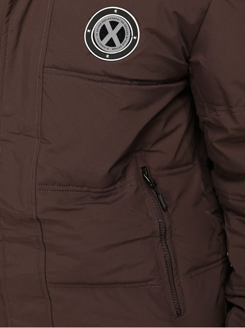 Hnedá pánska zimná bunda s trendy nášivkami