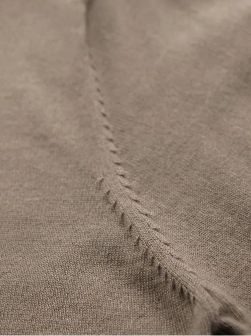 Klasický béžový sveter s okrúhlym výstrihom V15 SWBS-0106