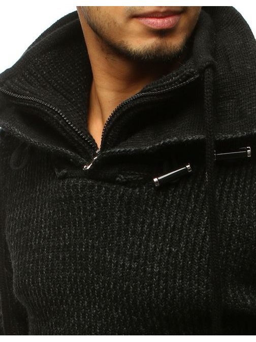 Trendový čierny vzorovaný sveter