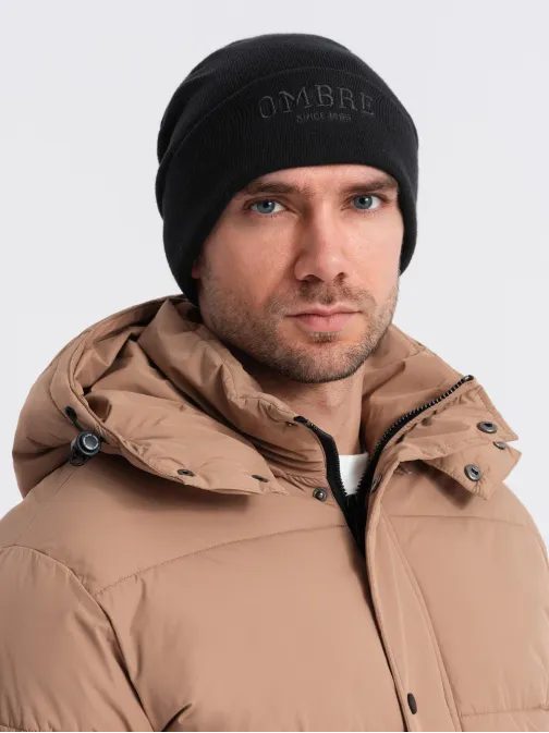 Pánska čiapka v čiernej  farbe V1 om-acwh-0120