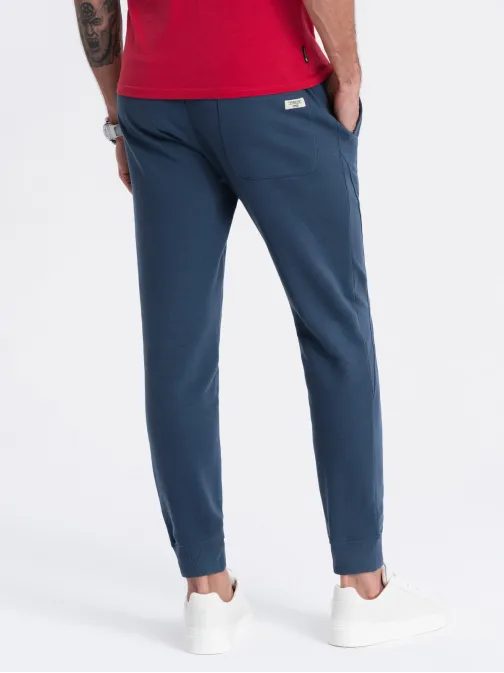 Tmavo modré tepláky s trendy prešívaním V4 PABS-0173