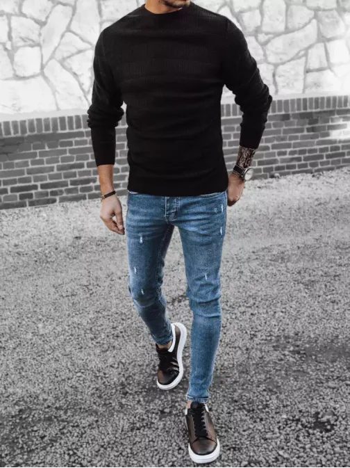 Atraktívny sveter v čiernej farbe