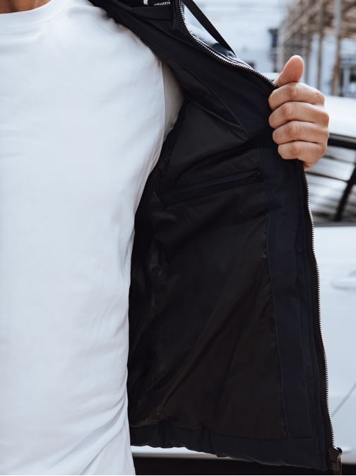 Granátová vesta s nápisom na kapucni