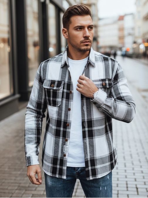 Kockovaná čierno-biela flanelová košeľa s náprsnými vreckami