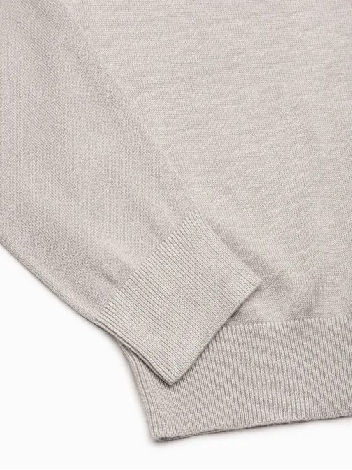 Svetlo-šedý sveter s golierom E179
