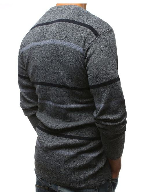 Atraktívny šedý sveter