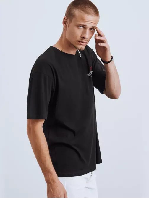 Čierne tričko s potlačou a nášivkami