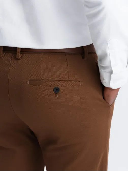 Chinos karamelové nohavice klasického strihu s jemnou textúrou V3 PACP-0190