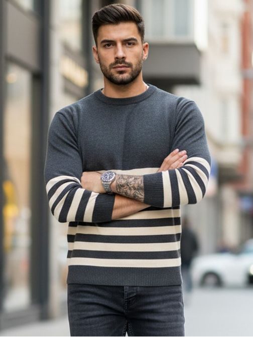 Trendový grafitový pruhovaný sveter