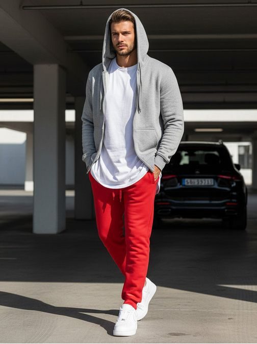 Červené tepláky v jednoduchom prevedení