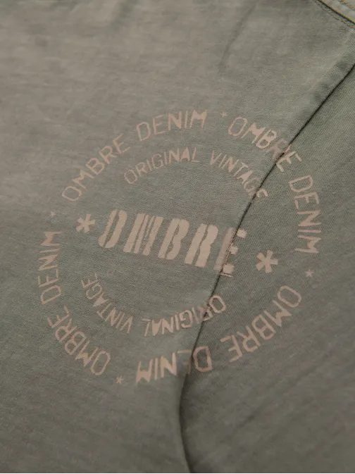 Pánske olivové tričko s trendy nápisom V2 TSFP-0225
