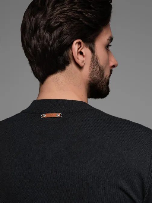 Moderný čierny pánsky sveter V2 SWZS-0124