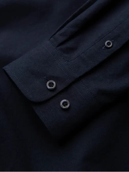 Elegantná tmavo modrá košeľa oxford V5 OM0108