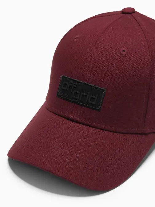 Trendy bordová šiltovka s nášivkou V8 ACCS-0104