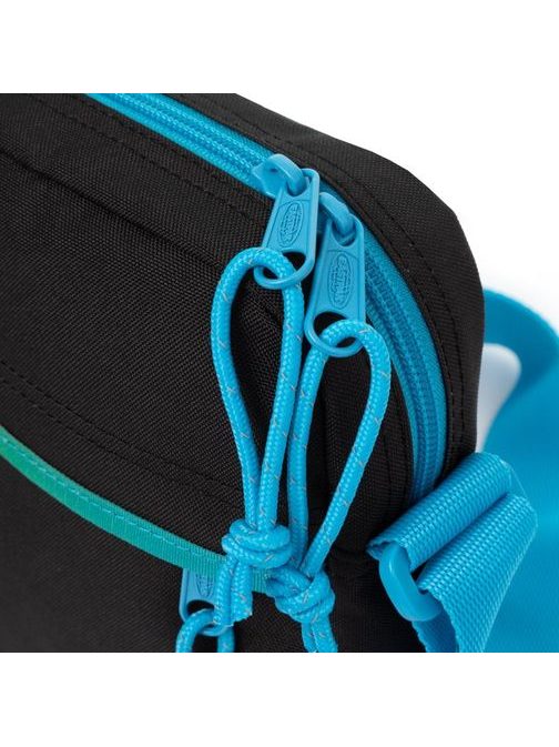 Čierna taška cez plece Eastpak The One v trendy prevedení