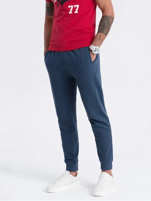 Tmavo modré tepláky s trendy prešívaním V4 PABS-0173