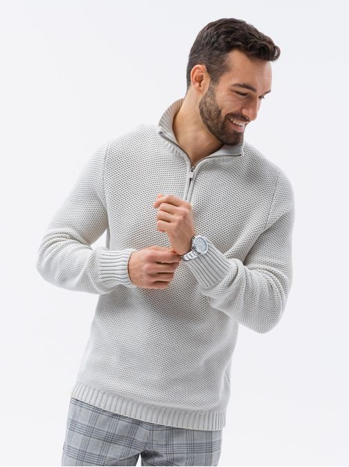 Atraktívny sveter v bielej farbe E194