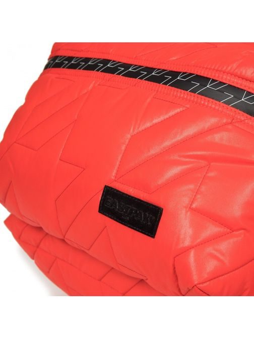 Červený ruksak EASTPAK PUFFA PADDED