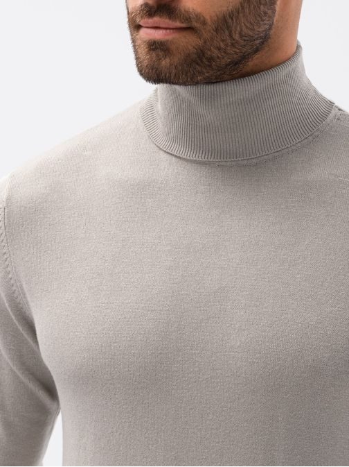 Svetlo-šedý sveter s golierom E179