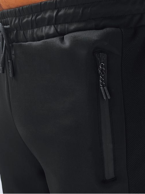 Módne pánske kraťasy v čiernej farbe