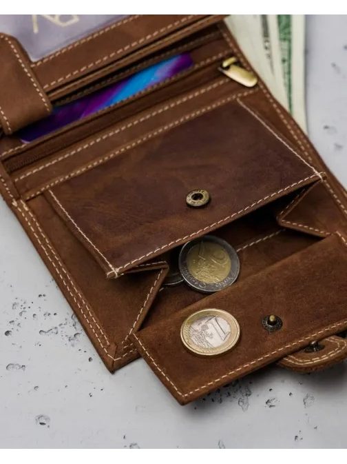 Hnedá kožená peňaženka na výšku