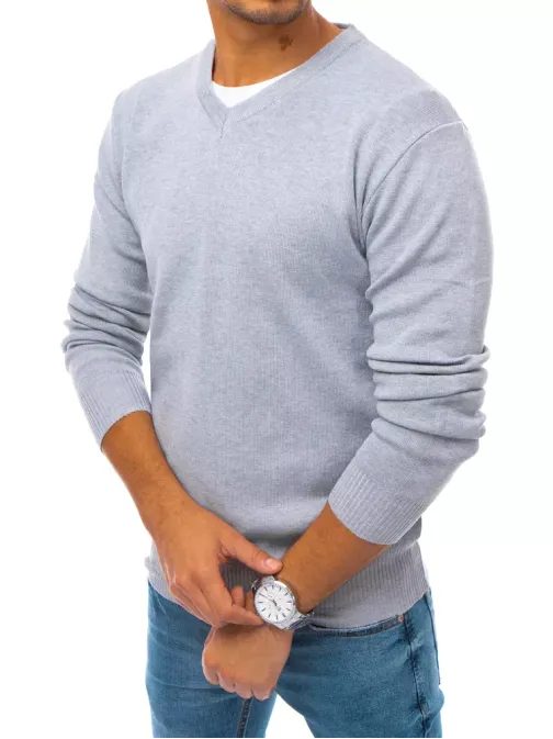 Elegantný svetlo-šedý sveter s véčkovým výstrihom