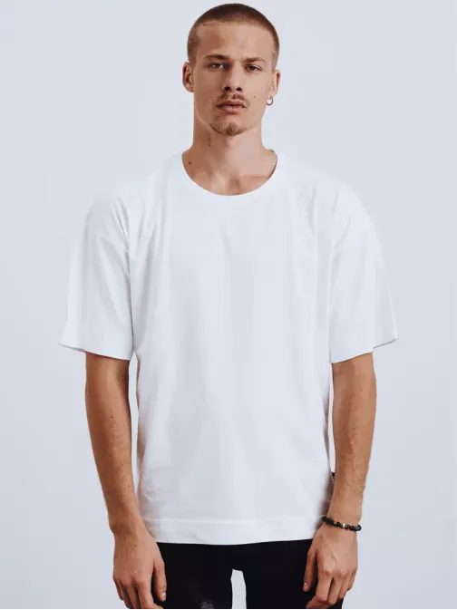 Jednoduché biele tričko