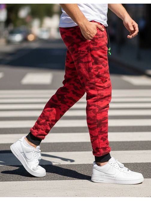 Červené maskáčové tepláky s potlačou