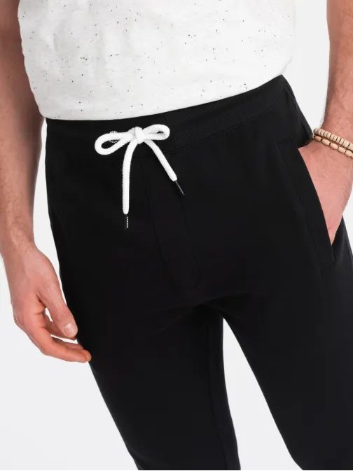 Zaujímavé čierne tepláky V5 PABS-0206