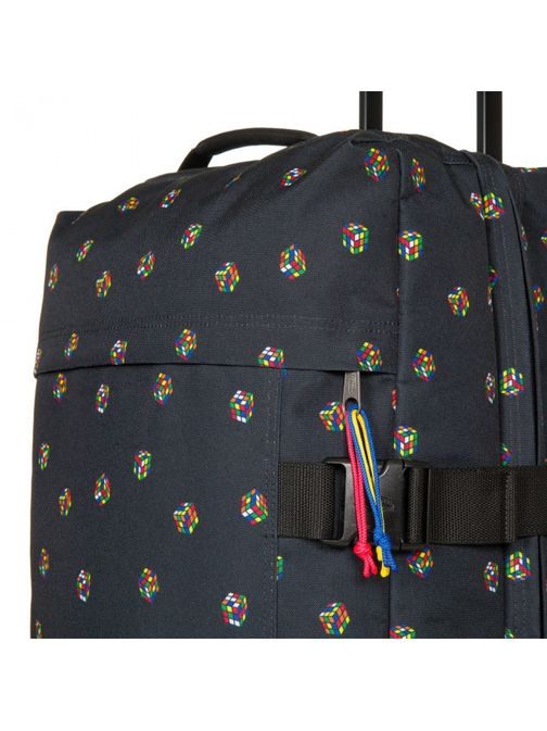 Kufor v čiernej farbe EASTPAK TRANVERZ M RUBIK'S MINI