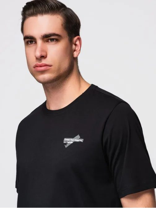 Čierne pánske tričko s trendy nápisom  V2 TSPT-0258