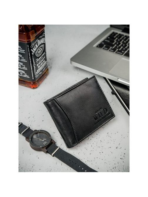 Jednoduchá čierna peňaženka