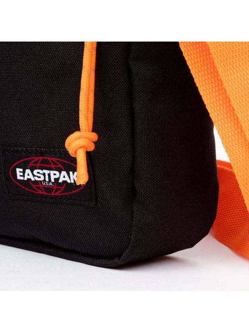 Čierna taška cez plece Eastpak The One s oranžovými detailmi