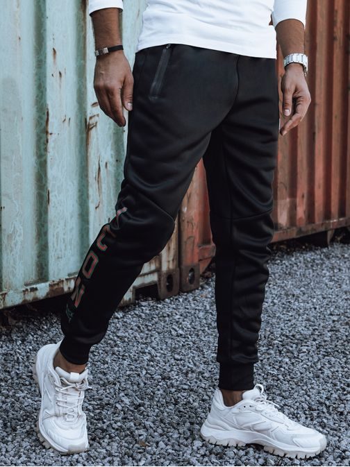 Trendy čierne tepláky s nápisom